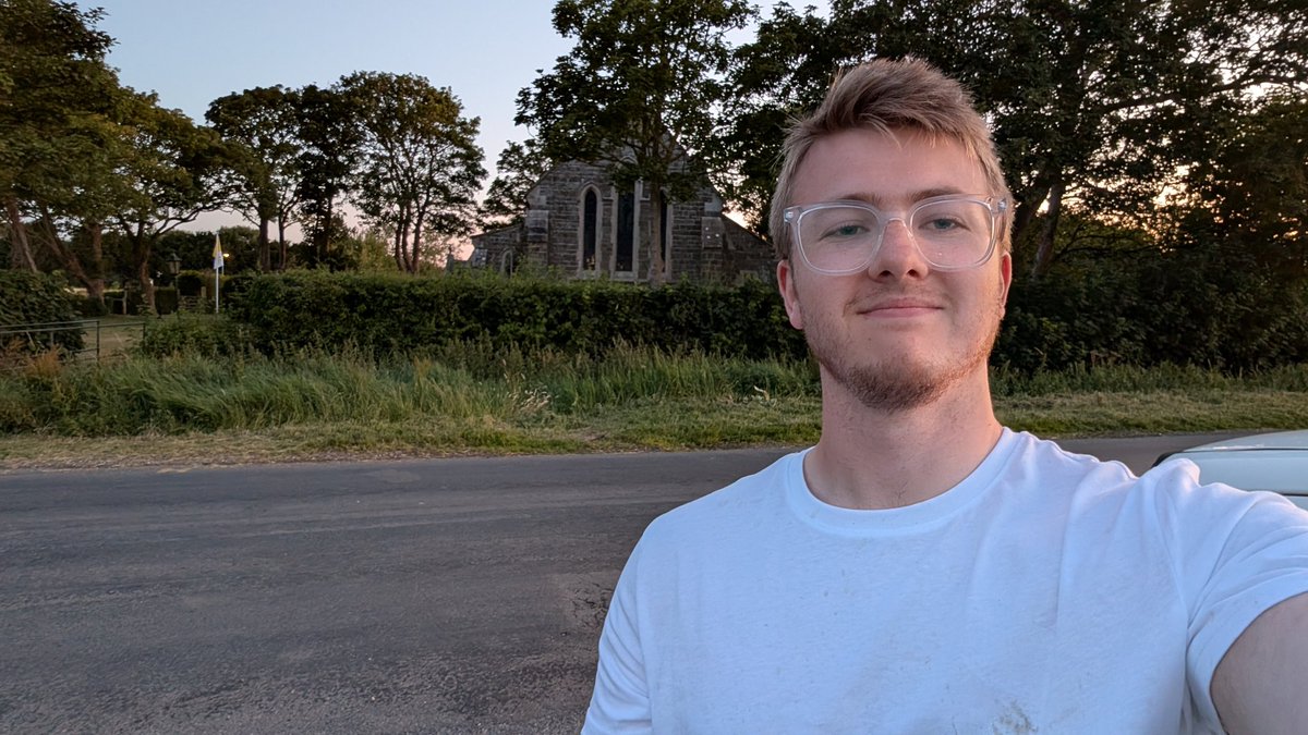 brobinson4lcc's tweet image. Project TLC continues at Saltfleetby, cleaning street furniture and reporting issues to @fixmystreet before the Parish Council meeting tonight