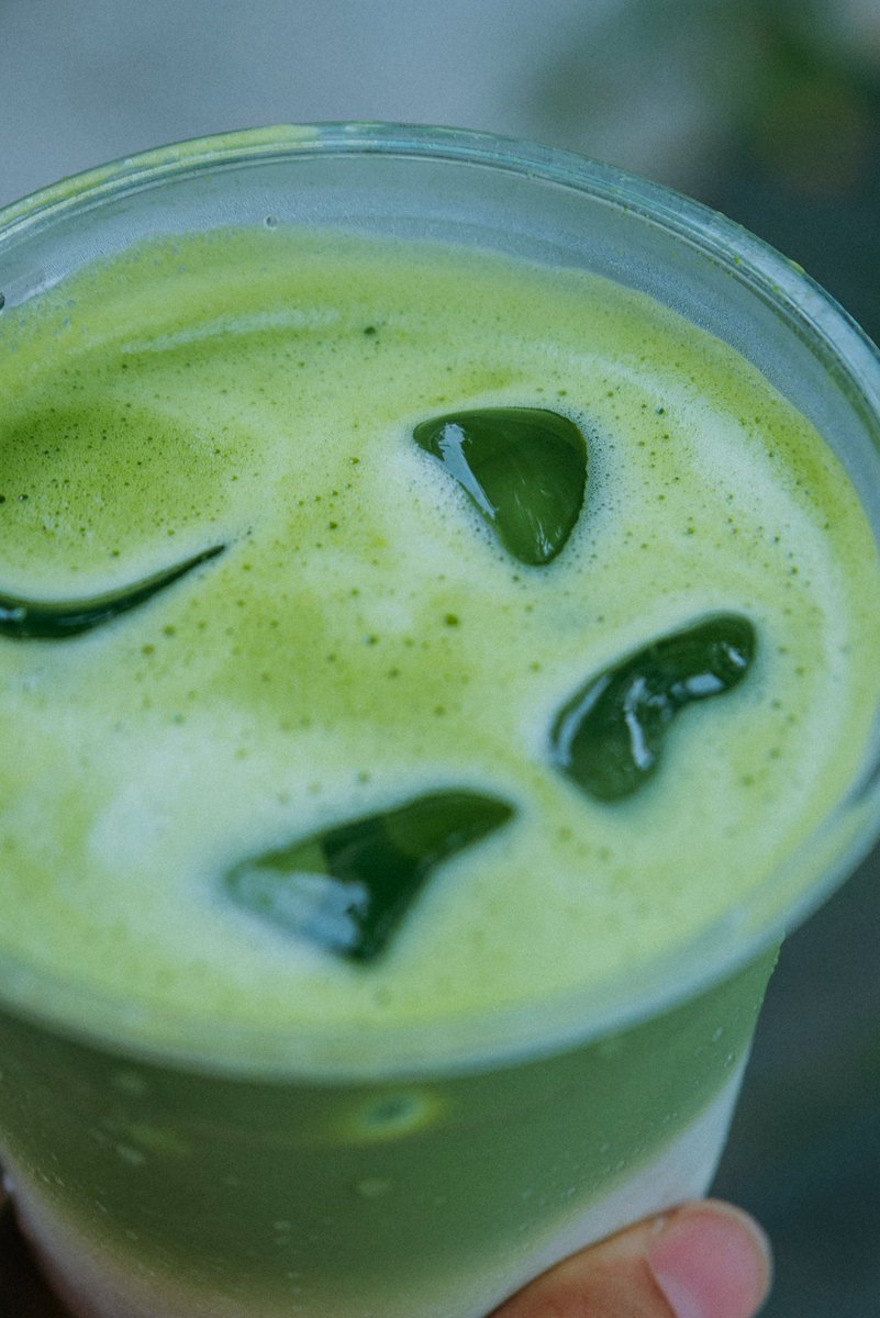 _travelkim's tweet image. 경복궁역 차수시간의 복숭아 제주성읍말차라떼
넘 맛있다… 직접 격불 해주시는 것도 좋고 말차 자체는 가볍고 부드러운데 복숭아랑 말차가 이렇게 잘 어울릴수가… 아래 깔린 복숭아청을 살짝살짝 섞어서 먹으면 입안에 온갖 초여름 향기가 쏟아져…