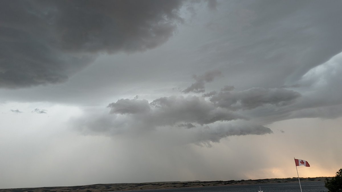 Tarajet23's tweet photo. #skstorm heading over Lake Diefenbaker at Palliser Park.  Wind and rain so far! https://t.co/JZVXImBWGo