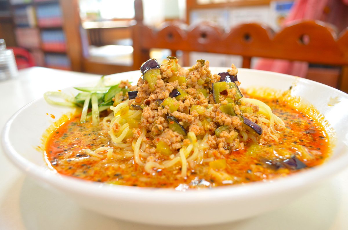 今年の夏は冷やしメニューが例年に増して好調です❗特に冷やし中華は一番人気の冷やし担々麺に注文数が迫る勢い✨
冷やし中華のタレはガラスープをベースに作っているのでご家庭で再現するのはなかなか難しいと思います😌是非この夏歩夢蘭の冷やし中華をお試しあれ🙋