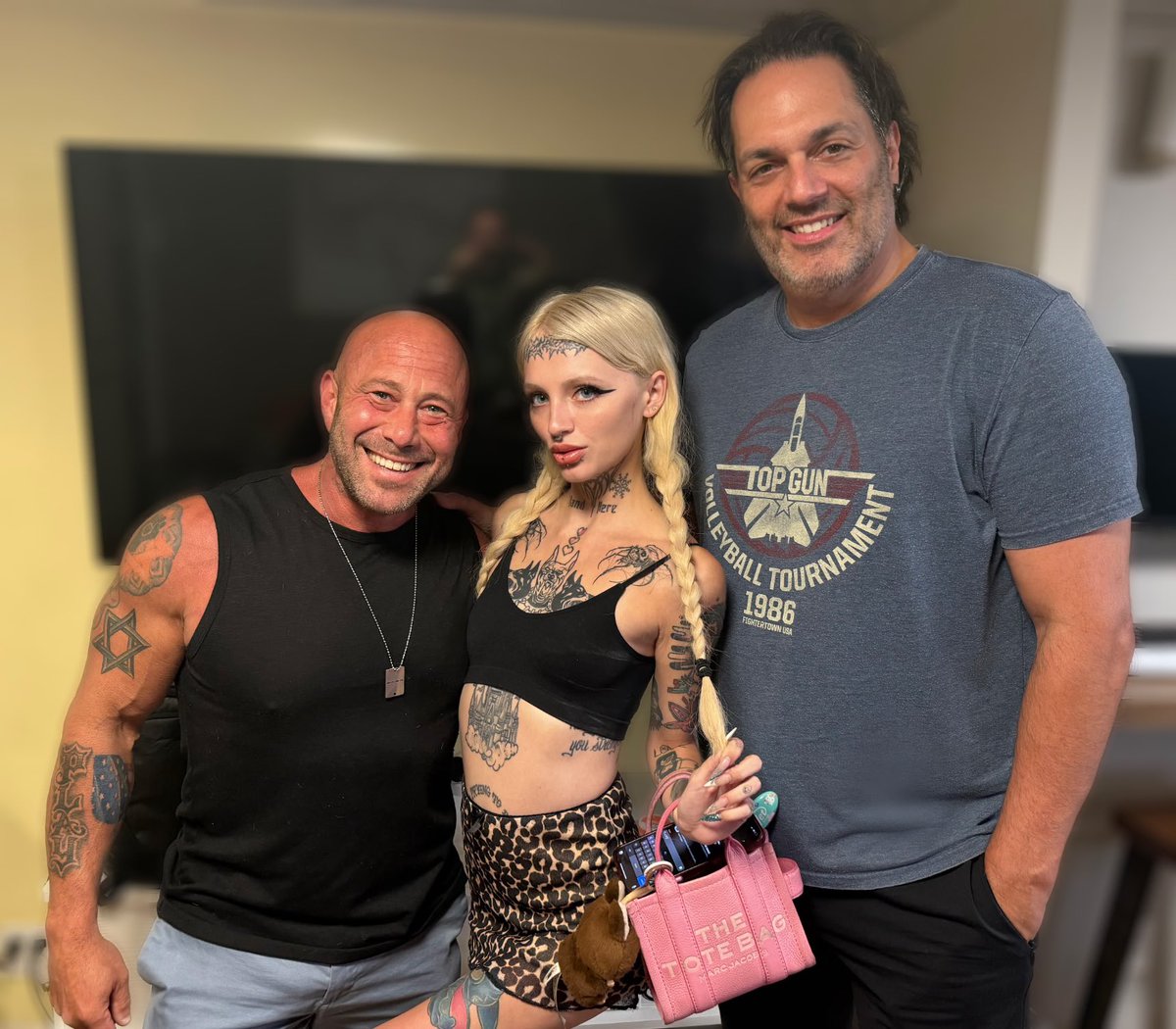 Riley Moon tweet media