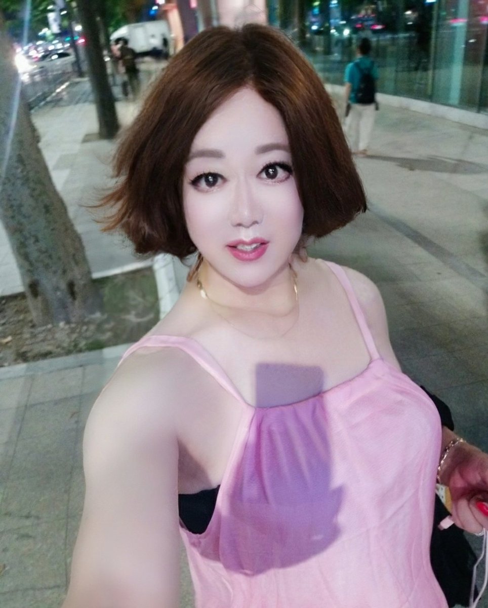 넘 더워!

되도록이면 
시원하게 심플하게

노팬티는 너무나도
당연.