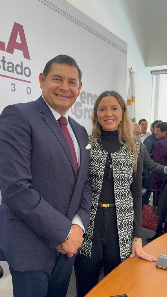 Felicitamos y deseamos mucho éxito a Carla Lopez - Malo V. quien fue nombrada secretaria de Desarrollo Turístico del hermoso estado de #Puebla 

#PorAmorAPuebla