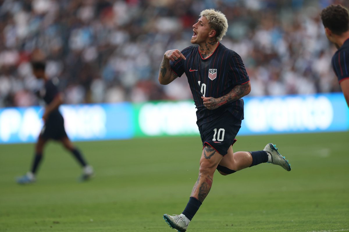 jtbatson's tweet image. Great performance from the @USMNT tonight.
Grateful to the fans for the support they’ve shown, it lifts the team. You are the best of U.S.
See you all at the @GoldCup Final Sunday in Houston!
