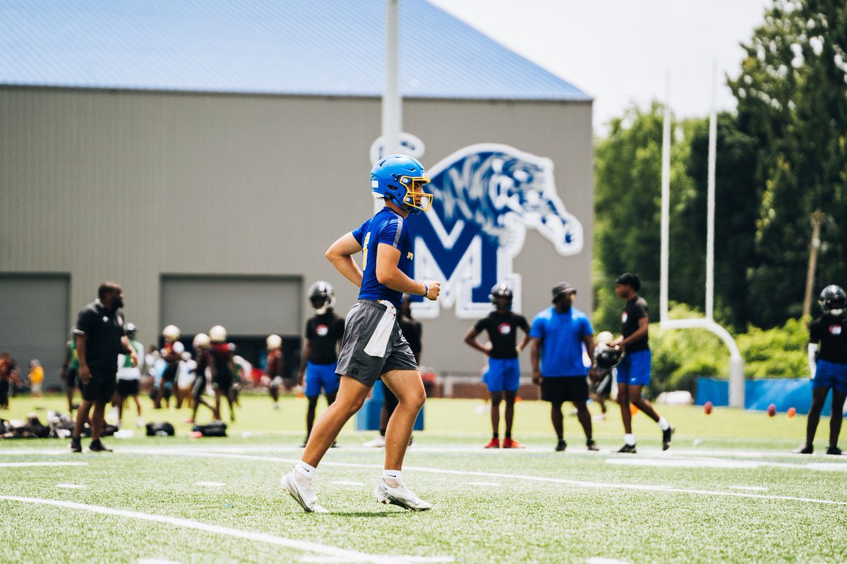 G_Simpson11's tweet image. 51 days till kickoff…⏰⏰#MartinMade @ty_simpson06 @Coach_JSimpson