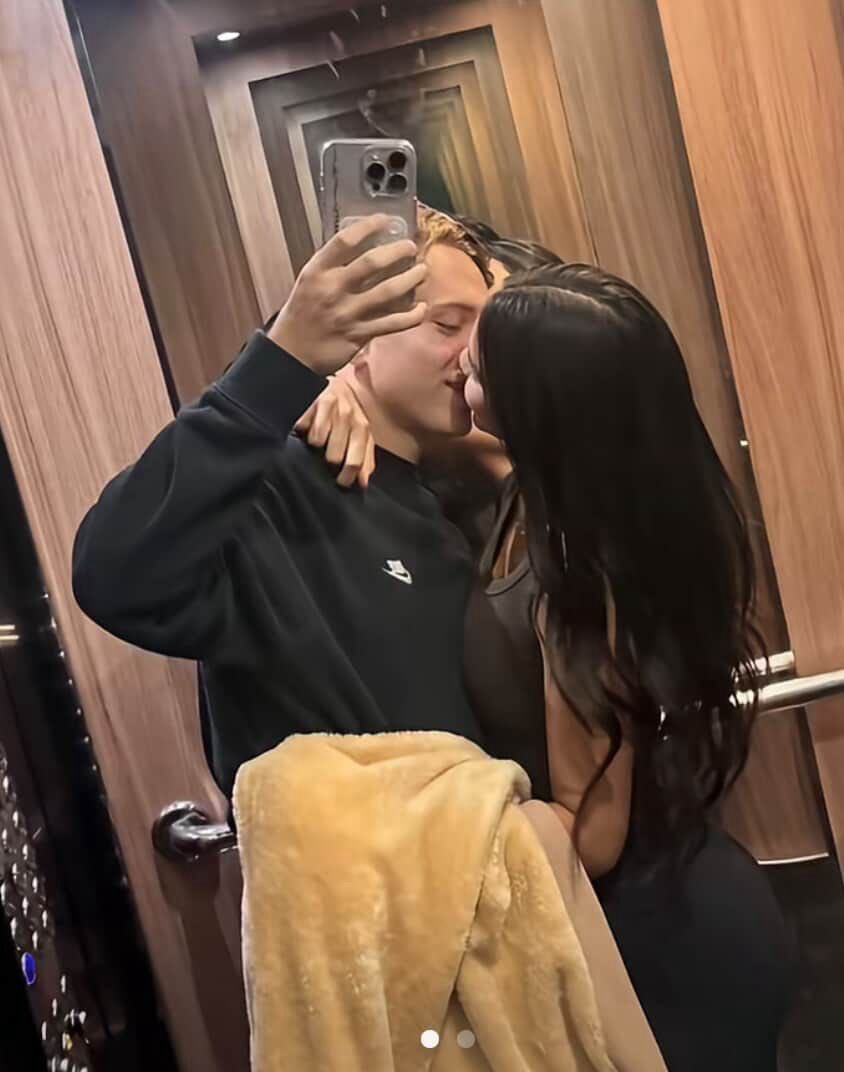 choquei's tweet photo. 🚨VEJA: Duda Guerra, ex-nora da família Huck, posta foto com seu novo namorado, o Bruno. https://t.co/IFKiNChqgl