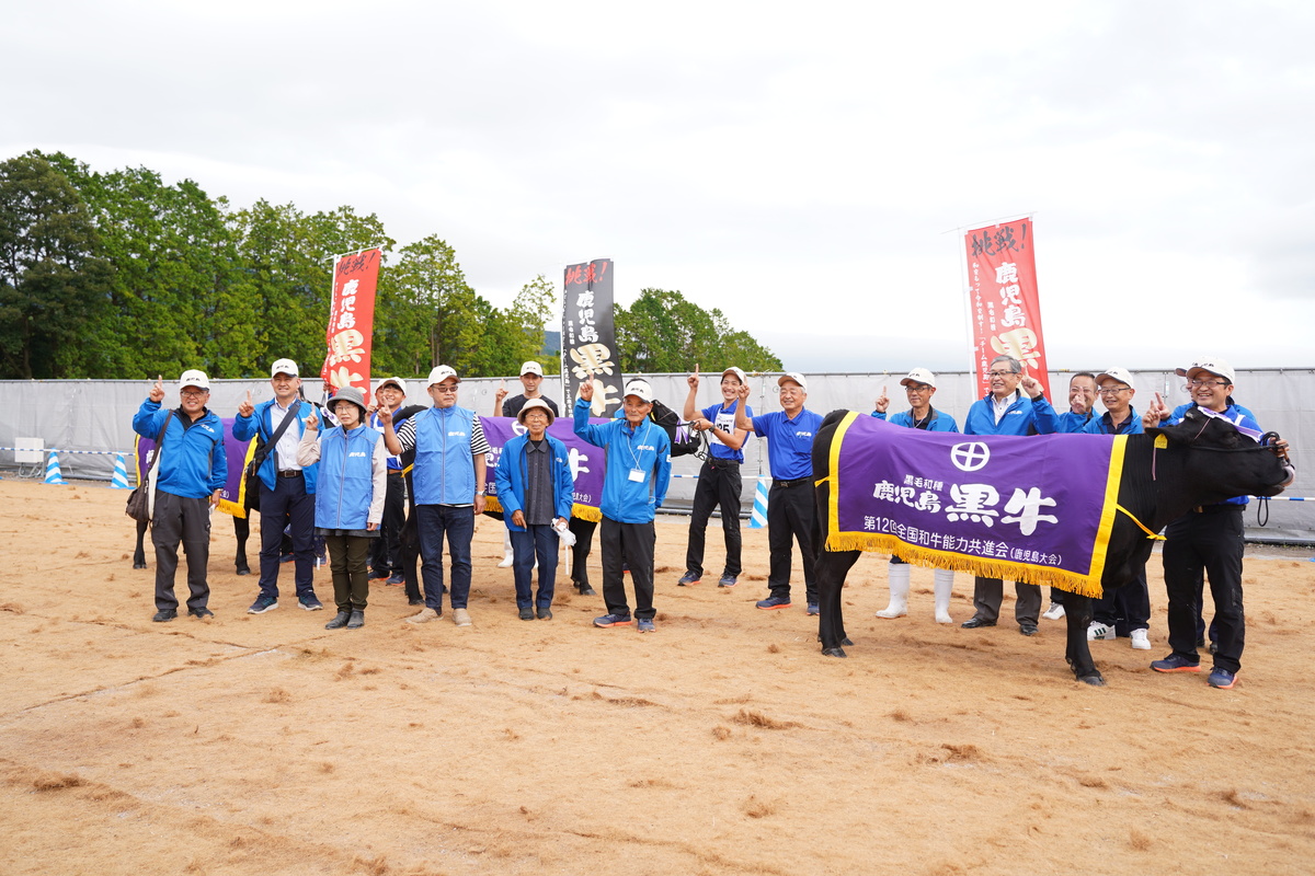 Gotohori2022's tweet image. 🐃ご当地ほりにしのある #鹿児島県 #鹿屋市 ってどんなまち?✨
"和牛日本一"の称号を持つ、まさに食の宝庫!それが鹿屋市です。
▼自治体情報・販売店情報はこちら
gotouchi-horinishi.jp/map/kagoshima/
#ご当地ほりにし #ほりにし #鹿屋市 #鹿児島グルメ #和牛日本一 #黒毛和牛 #畜産王国 #かのやカンパチ
