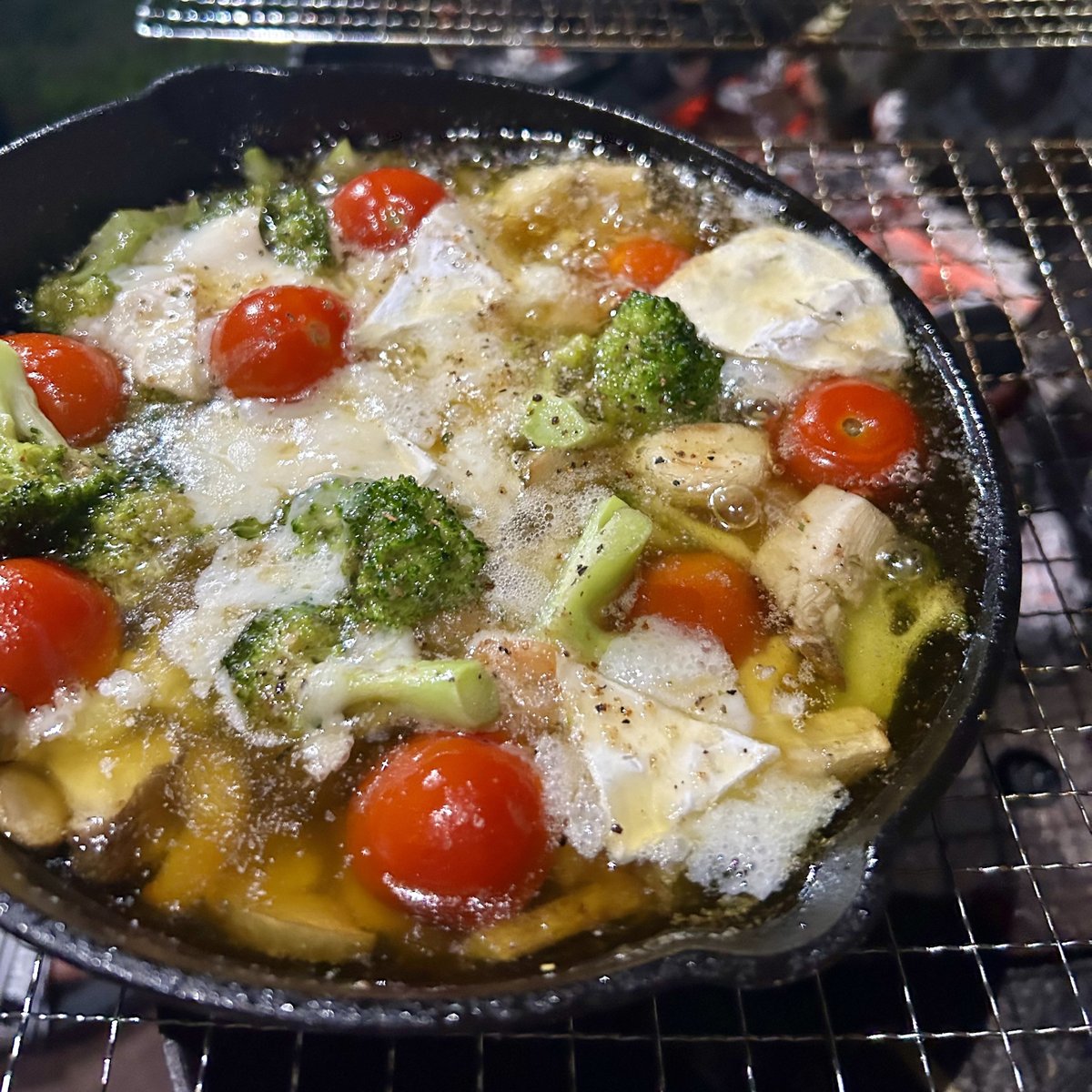 Gotohori2022's tweet image. 🧀鹿児島県鹿屋市の #ほりにしレシピ 🫕
鹿屋市産の「コトブキチーズ」を丸ごと使った、贅沢アヒージョ!
▼詳しいレシピはこちら
gotouchi-horinishi.jp/recipe/entry/p…
#ご当地ほりにし #ほりにし #ほりにしレシピ #アヒージョ #チーズレシピ #コトブキチーズ #鹿児島グルメ #鹿屋市