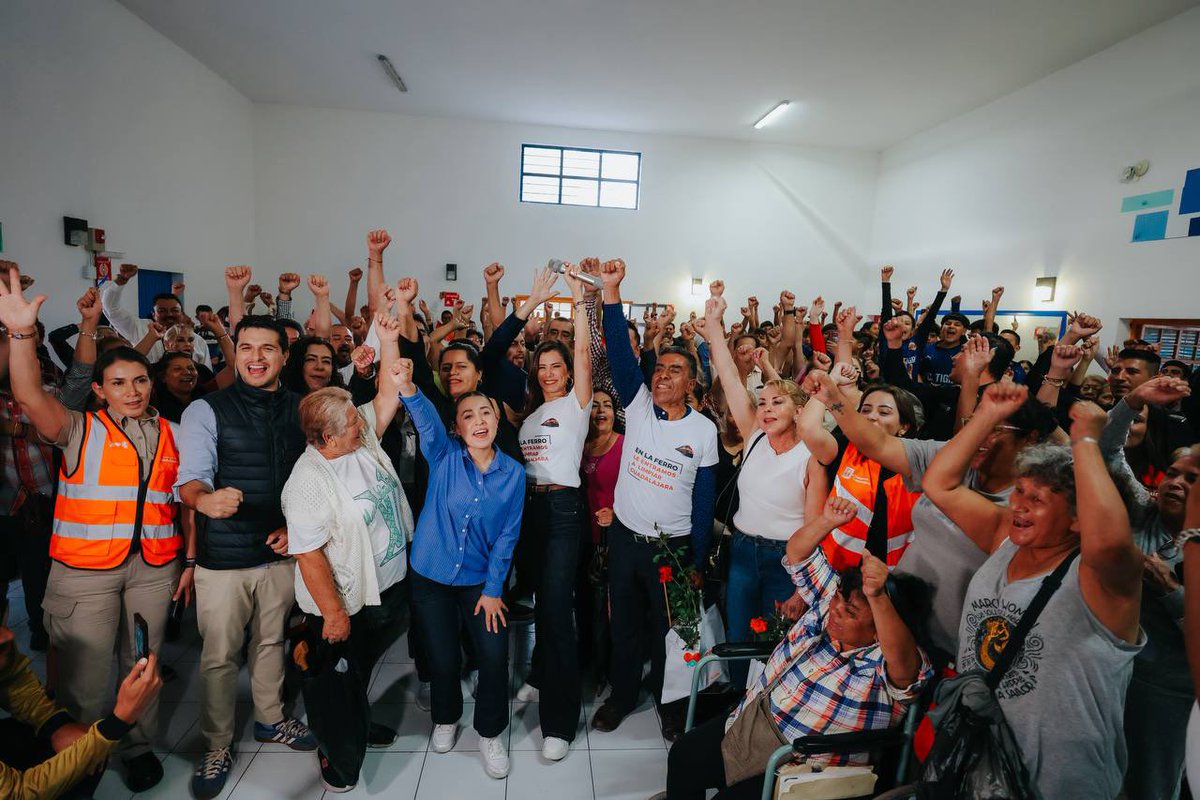 Volvimos a la Ferro con nuestro #MartesComunitario y llegamos con buenas noticias: ¡vamos a invertir 8 millones de pesos en obras para mejorar los espacios públicos!

Así también estamos cuidando a Guadalajara y a su gente: con esta inversión, rehabilitaremos la casa de salud y
