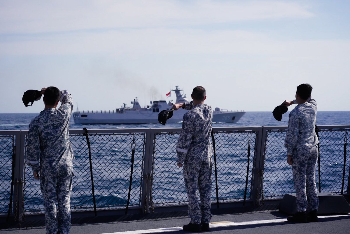 mindefsg's tweet image. The Republic of Singapore Navy and Indonesian Navy (TNI-AL) have concluded the 28th edition of bilateral Exercise Eagle Indopura in the waters off Surabaya, 🇮🇩. Both navies’ ships conducted a range of communication and manoeuvring serials as part of the exercise.