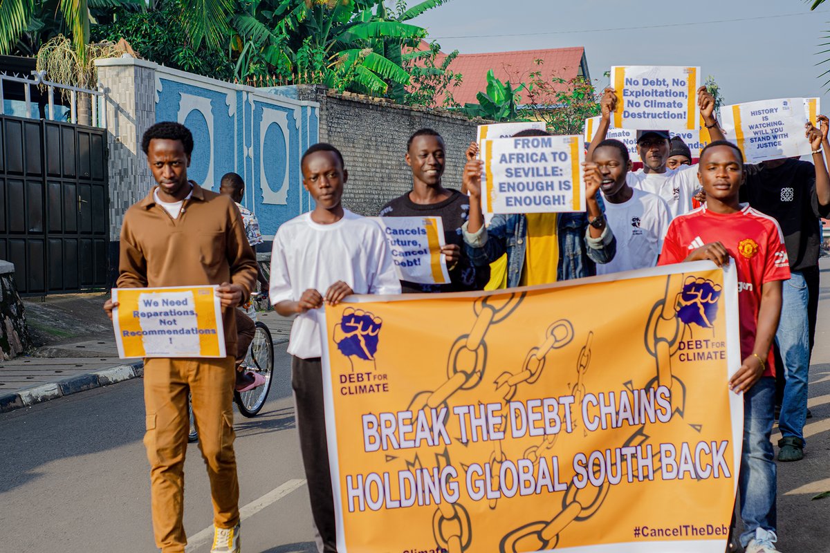Today in Muhanga, D4C Rwanda rose up to say: CANCEL THE DEBT!
We held a teach-in on climate finance, marched through the city, and broke symbolic chains to expose how unjust debt drives climate injustice.