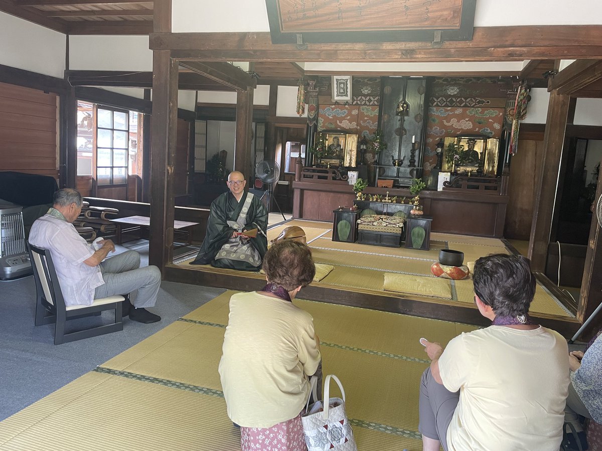 enryakuji_hiei's tweet image. 7月2日に、下阪本の東南寺で半夏生の法要が、常行三昧にて奉修されました。伝教大師最澄さまご説法の地である東南寺では、毎年8月21日から5日間にわたり、天台宗の高僧が「法華経」の教えを説く「戸津説法」が行われます。
#比叡山 #延暦寺 #半夏生 #東南寺
#戸津説法 #法要
