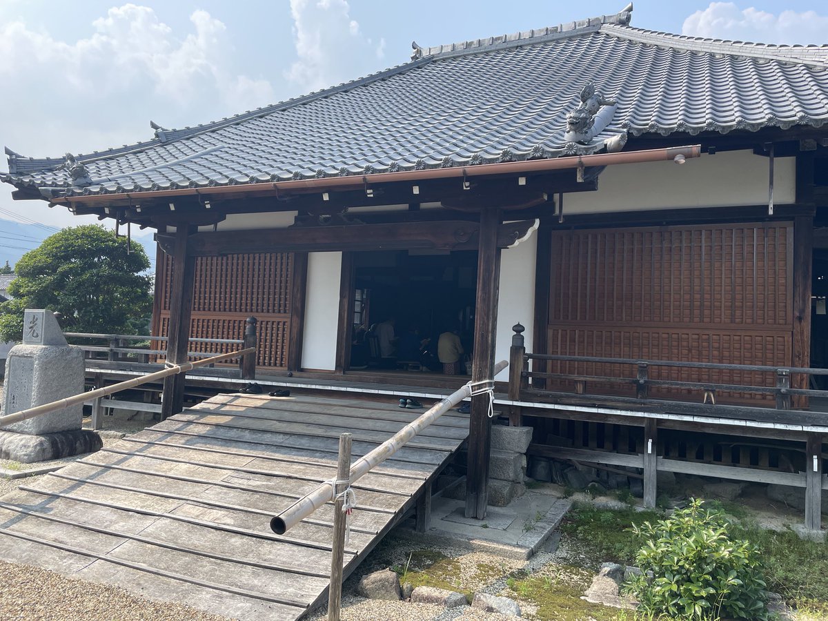 enryakuji_hiei's tweet image. 7月2日に、下阪本の東南寺で半夏生の法要が、常行三昧にて奉修されました。伝教大師最澄さまご説法の地である東南寺では、毎年8月21日から5日間にわたり、天台宗の高僧が「法華経」の教えを説く「戸津説法」が行われます。
#比叡山 #延暦寺 #半夏生 #東南寺
#戸津説法 #法要