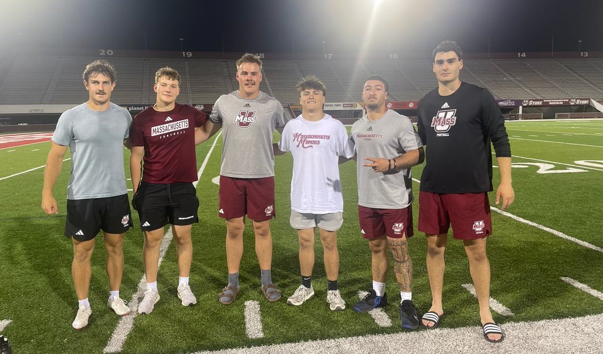 leo_guti150's tweet image. Had an amazing time training with the @UMassFootball long snappers and special teams during my visit to MA last week. Being on the field with these talented athletes was truly a blast. Big thanks to everyone!
@EdwardPhillipson
@LyeMarcus
@jovoniborbon
@JamesHortonLS…