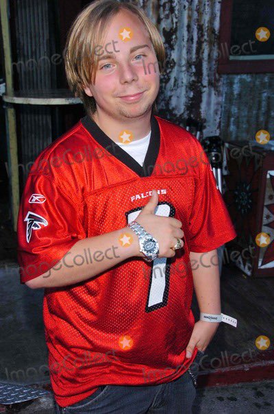 Agenda for the rest of the night:
1. Get one more drink at Graze (north loop, weather rocks)
2. (Have the apt. to myself) so go home, BLAST Sum 41, and make a PB&amp;J for dinner.
3. Tweet and hope that <a href="/_crackedjustin_/">mcjussie</a> sees it
4. Watch Surf’s Up and practice Cody’s mannerisms