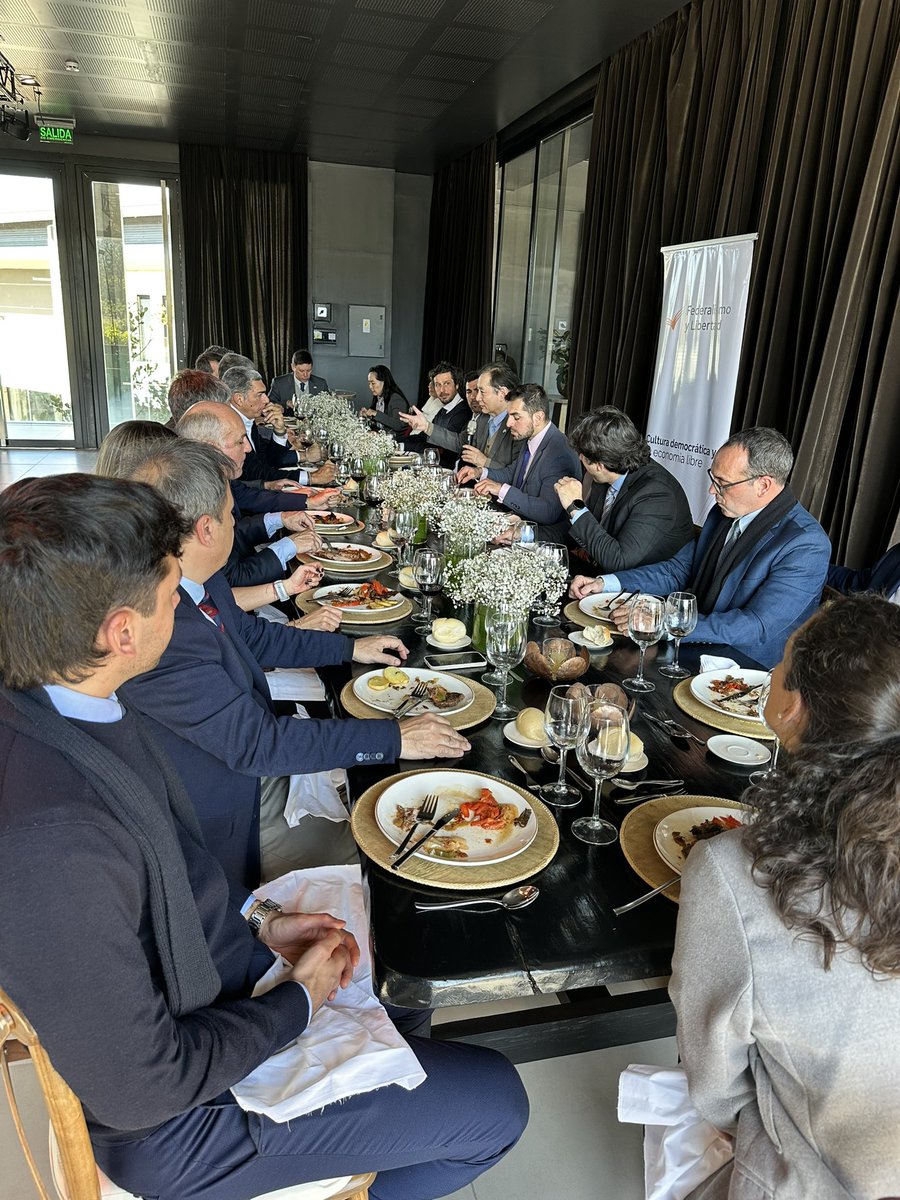 PepeSeleme's tweet image. Tucumán necesita crecer de la mano de las inversiones privadas. Japón es un ejemplo de cómo se puede fortalecer un país luego de una guerra y una feroz crisis económica.
Hoy almorzamos con el embajador de Japón, Hiroshi Yamauchi ( @embajadorjpnarg ), con quien intercambiamos…