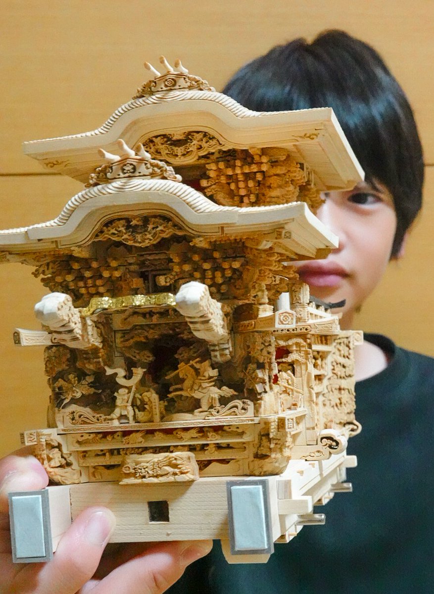 #三成殿のリポスト祭り
息子<a href="/orihirodo_atsu/">あっつん。@織広堂［岸和田型ミニだんじり製作］</a>製作のミニだんじり2台目が完成間近です
見ていただけると大変喜びますのでよろしくお願いします！