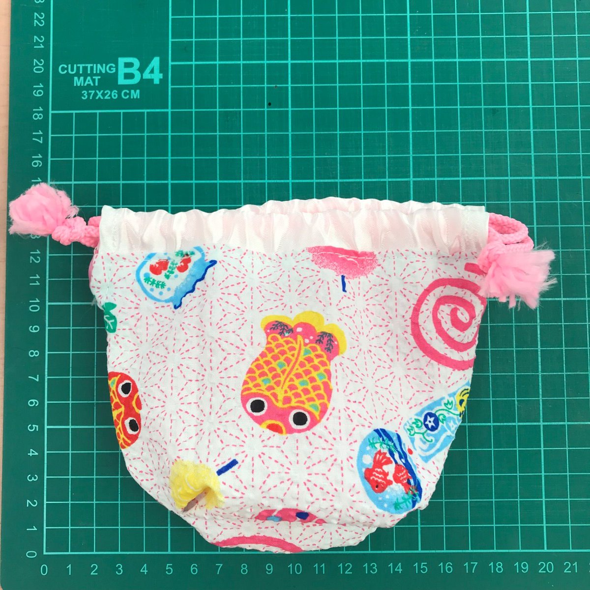 【障害者ブランド・ココリティ】癸（みずのと）作　マリモ巾着　「Senjuiさんマリモ巾着（金魚）」 NO.3653