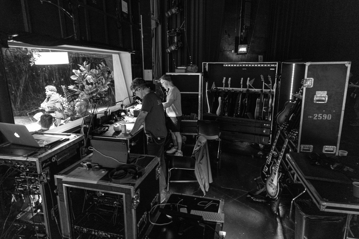 kellyclarkson's tweet photo. 2 days till Vegas! #StudioSessions #VegasRehearsals https://t.co/HXz9R3nSA2