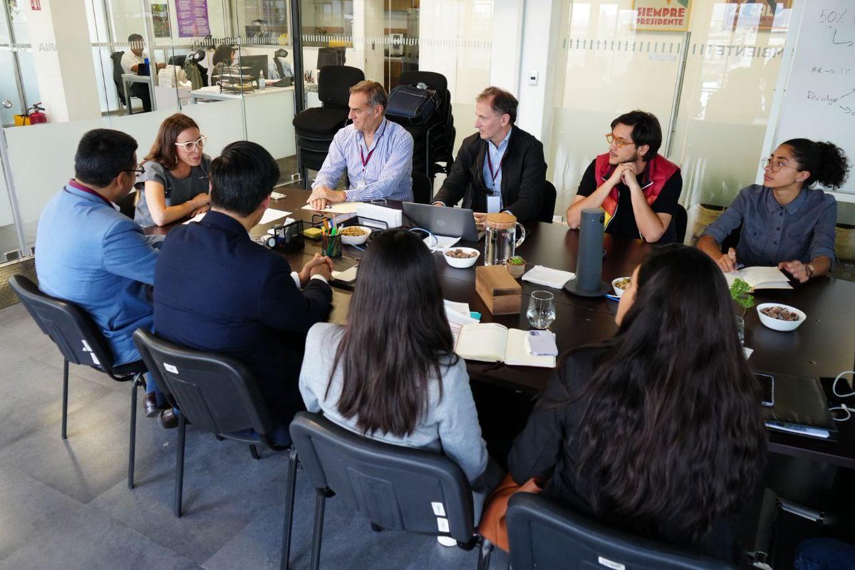 SEDEMA_CDMX's tweet photo. 🤝 Hoy se llevó a cabo una reunión de trabajo entre la SEDEMA y representantes de Home Depot para fortalecer la colaboración público-privada en favor del medio ambiente.

Durante el encuentro se abordaron acciones conjuntas en eficiencia energética y uso de ecotecnologías, así como el impulso comercial de productores del Suelo de Conservación.

Además, se plantearon mecanismos para sumar al sector privado en el Programa de Acción Climática de la Ciudad de México hacia una ciudad más sostenible y resiliente.

#AcciónClimática #Sustentabilidad #EconomíaCircular #SEDEMA