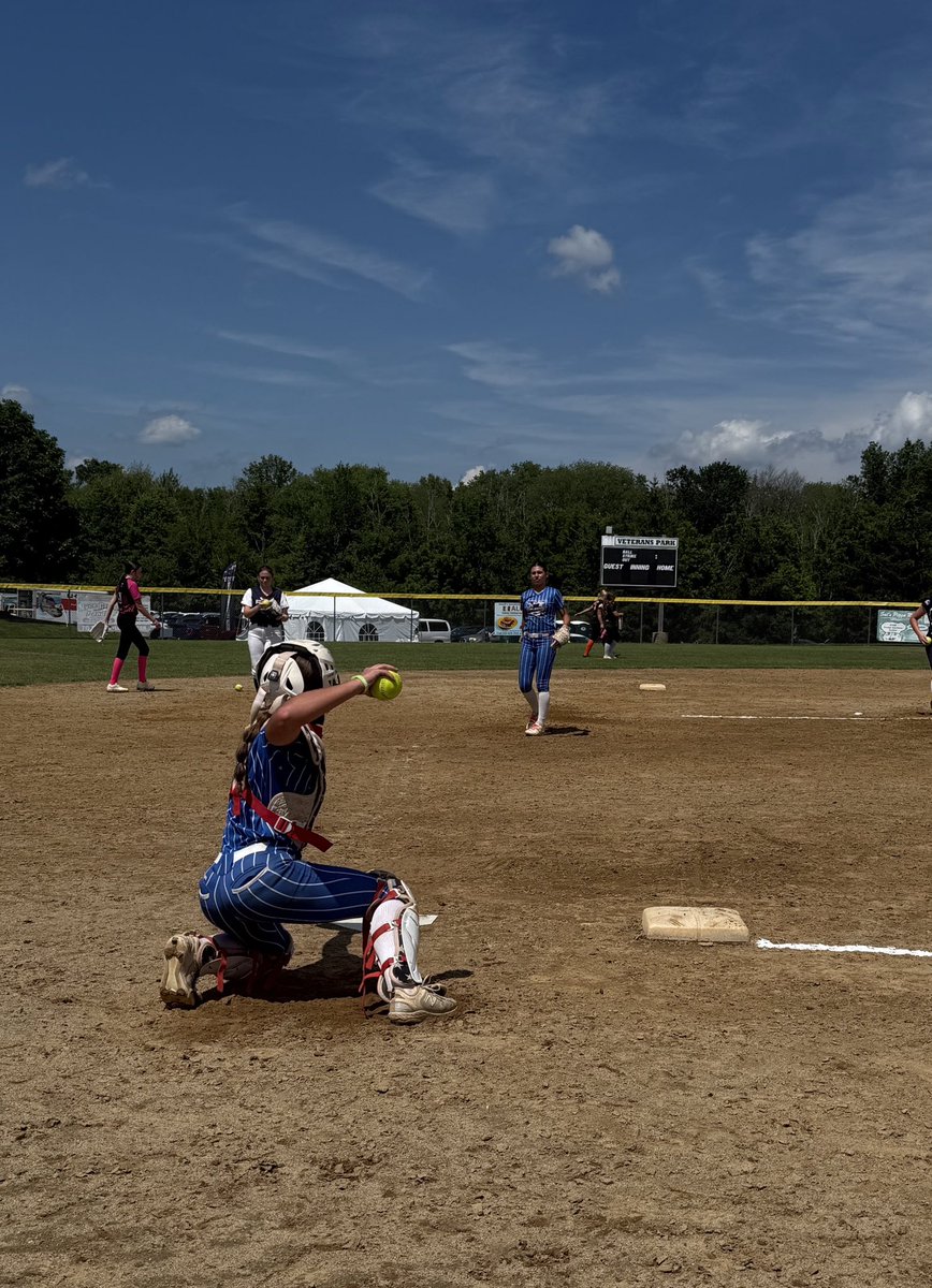 xplosionlutz's tweet photo. @Makennablades and @adelinelutz28 had a great time at @TNTTournaments camp today! They received a lot of great coach feedback and learned new skills and drills to use in practice. #xgongiveittoya https://t.co/LLoow6q6aY