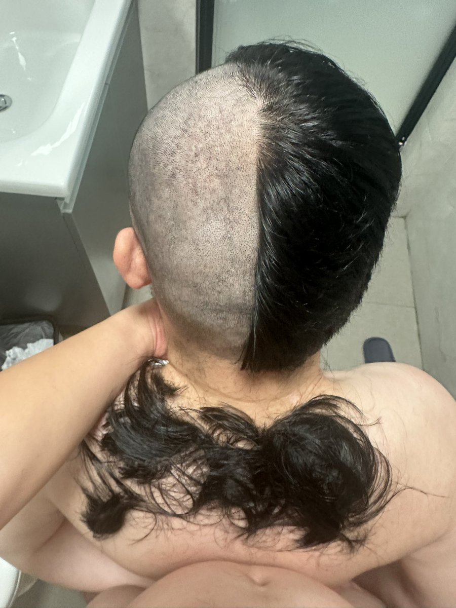 Кто - нибудь в Москве побрил голову? 🇷🇺