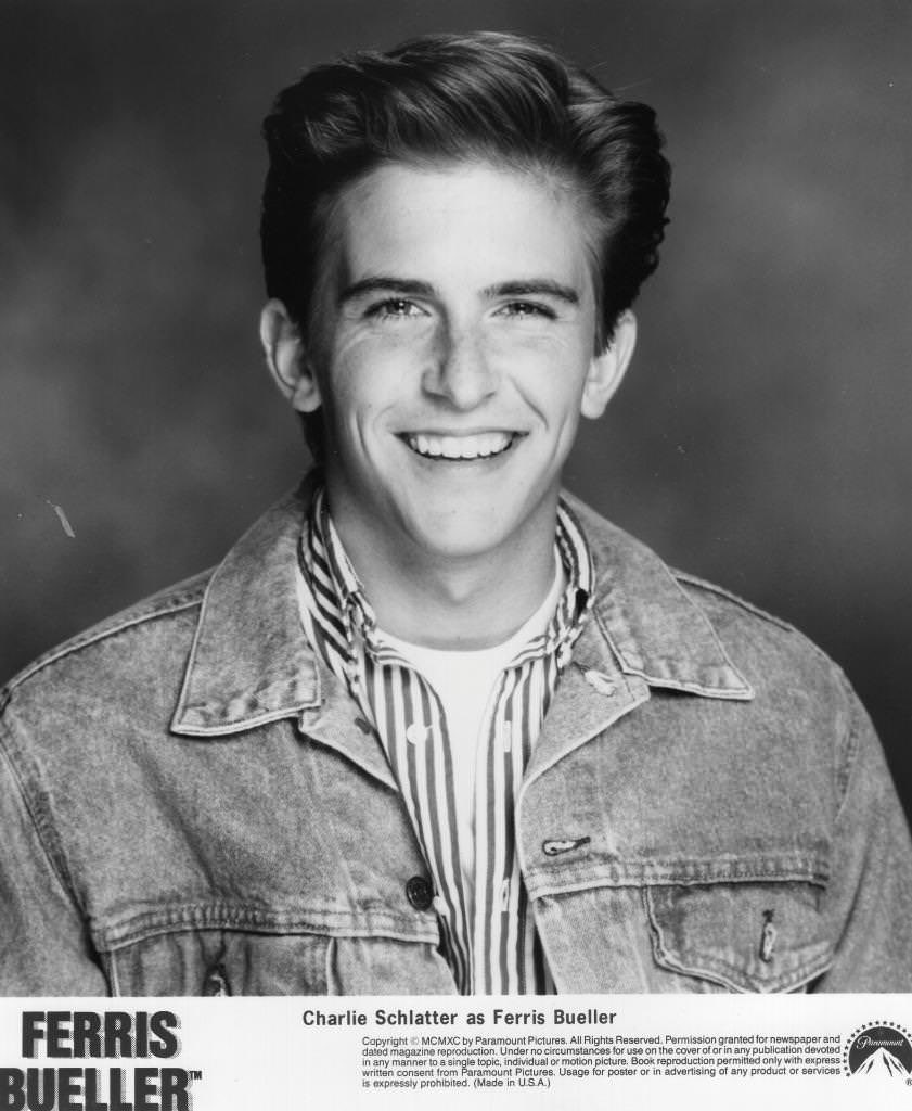 DailyFBDO's tweet photo. Day 348:

The Ferris Bueller tv show was supposed to have Matthew Broderick reprise his role, but he was in jail for drunk driving

Charlie was supposed to play Ferris temporarily, but the show got cancelled before any casting changes could occur

#ferrisbueller #fbdo #80s #1980s https://t.co/z7JtuTVRFo