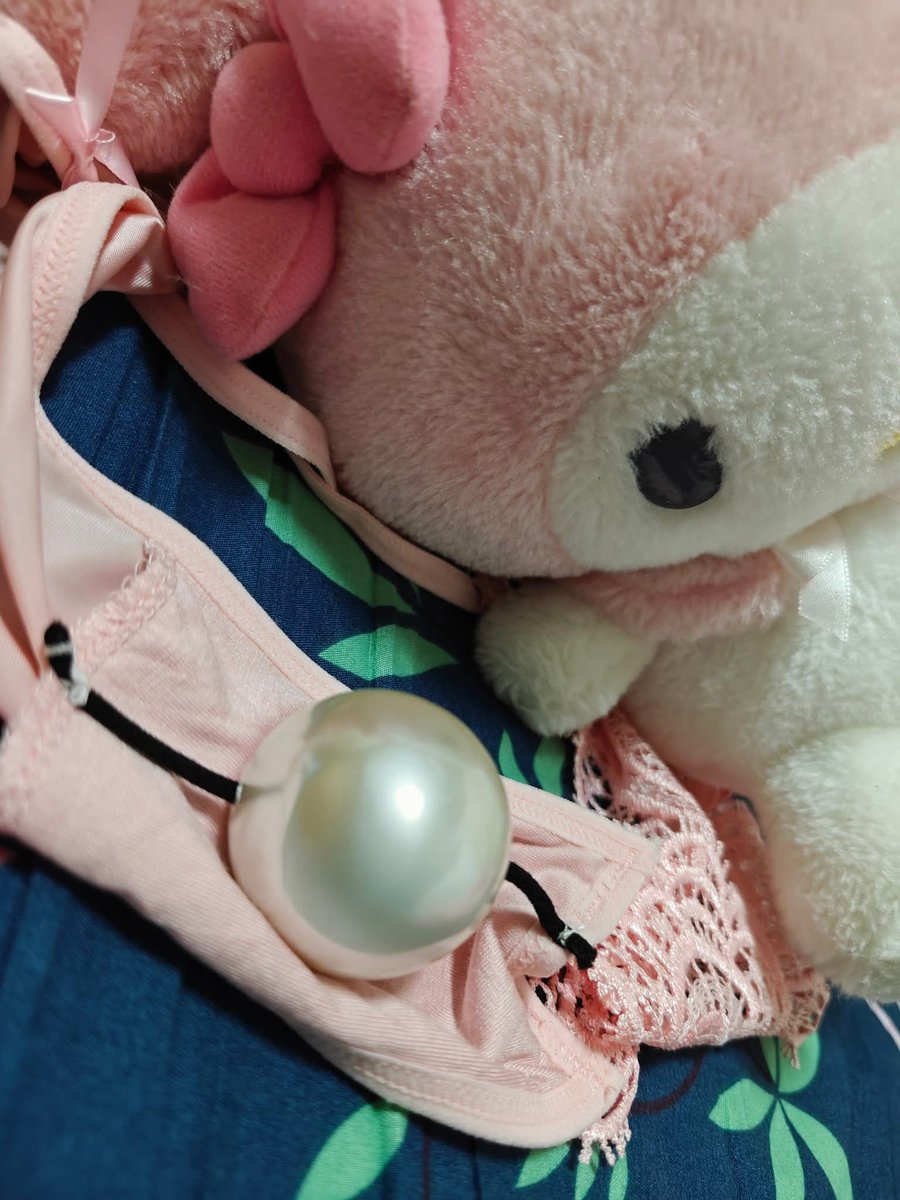 在老家翻到以前的褲褲

有夠大顆~跟你吃的貢丸差不多

坐下去椅子上~整顆都塞進去喏

連美樂蒂都點頭 有料