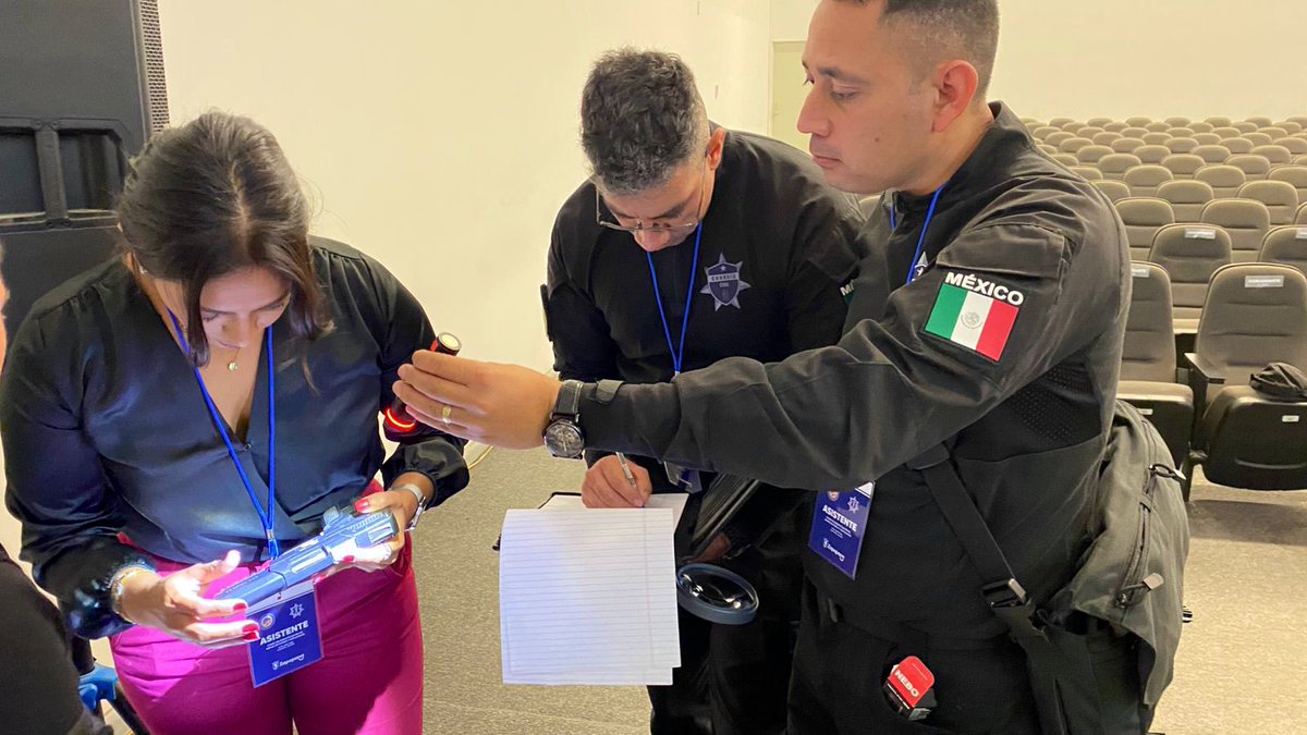 SSeguridad_Mich's tweet photo. Con el firme objetivo de continuar con la profesionalización de la @GC_Michoacan, agentes del Agrupamiento Especializado en Artefactos Explosivos y Materiales Peligrosos accedieron a eventos especializados en el estado de Jalisco y en Florida, Estados Unidos de América. https://t.co/Y9elYeGquw