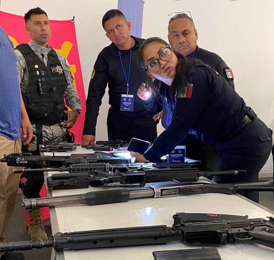 SSeguridad_Mich's tweet photo. Con el firme objetivo de continuar con la profesionalización de la @GC_Michoacan, agentes del Agrupamiento Especializado en Artefactos Explosivos y Materiales Peligrosos accedieron a eventos especializados en el estado de Jalisco y en Florida, Estados Unidos de América. https://t.co/Y9elYeGquw