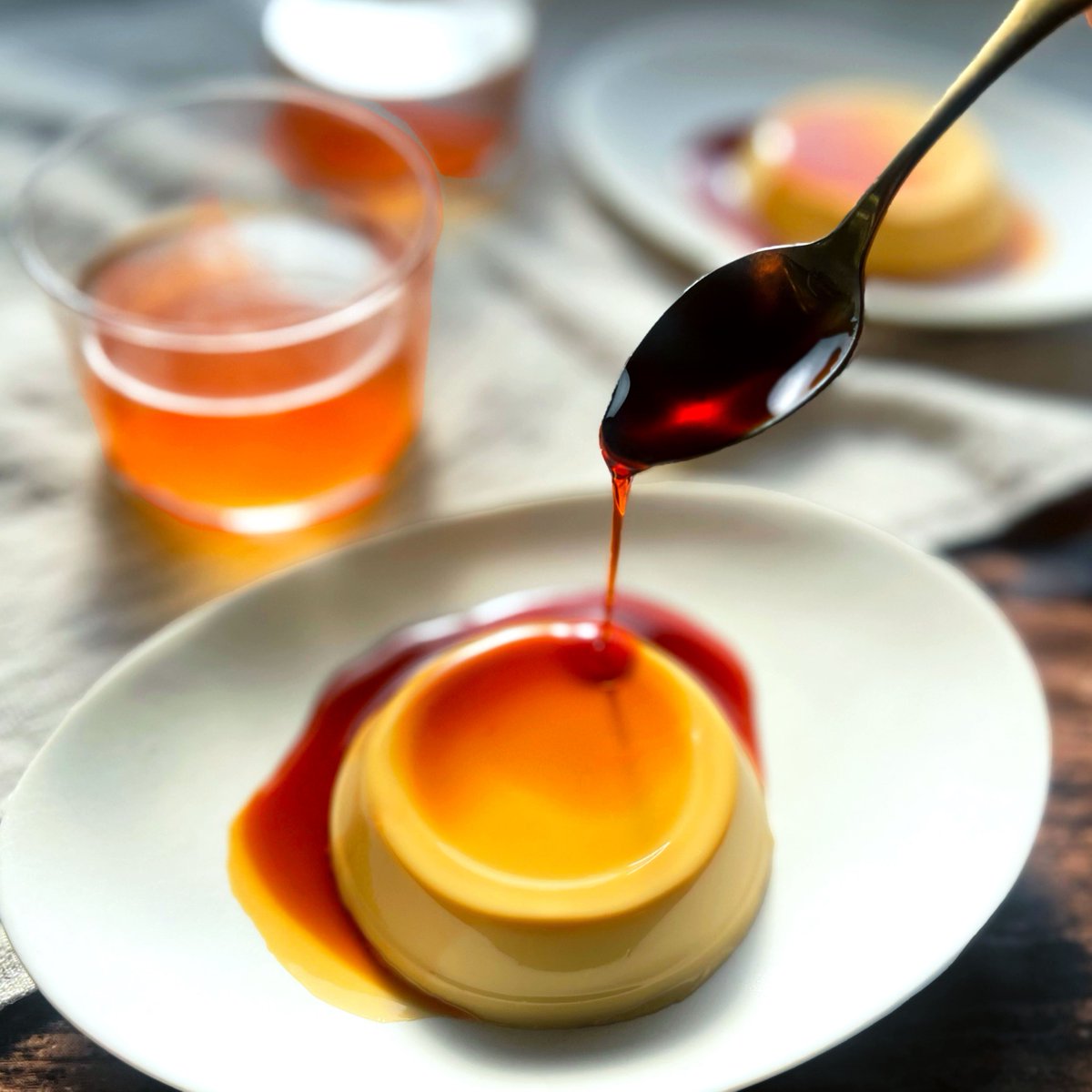 なめらかなくちどけの、卵感たっぷりの【こだわりカスタードのとろけるプリン】。
冷やしてからほんのりビターなカラメルソースをかけてお召し上がりいただくと、さらに美味しくお召し上がりいただけます🍮

常温でお届けのため、夏のご挨拶にもおすすめです☺️

hattendo.jp/shop/g/g465/

#八天堂