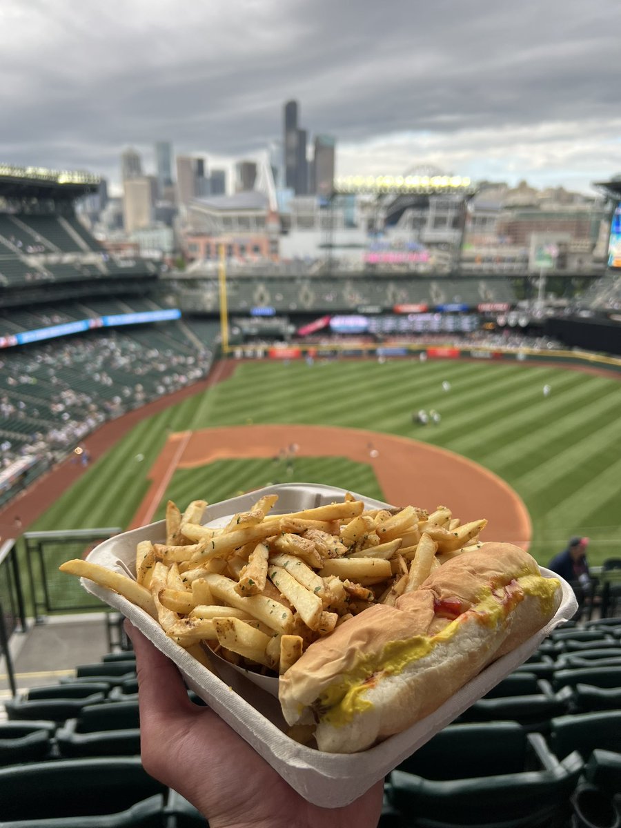 Weird baseball state of the day:

There’s only been one (1) game in T-Mobile Park history with Royals powder blue Jeff Francoeur and Jac Caglianone jerseys both inside the stadium