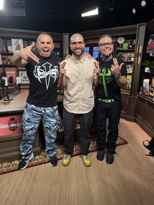 Watch Ariel Helwani's leaked NSFW photo on TwXstars