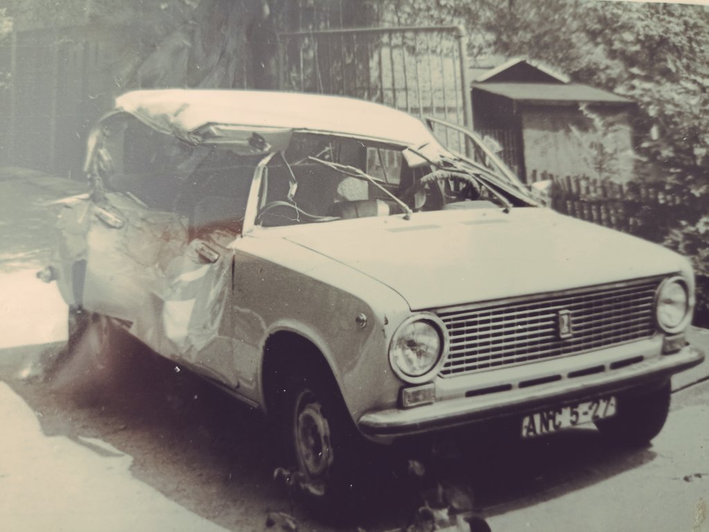 Dresden 1984, nach der Kollision mit einem Tanklaster der Roten Armee. "Höhepunkt" des Urlaubs mit den Großeltern.