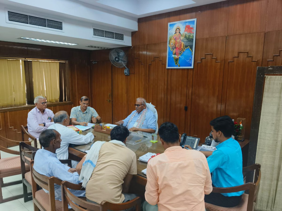 MGGS में 11576 शिक्षकों के पदस्थापन पर संगठन के प्रदेशाध्यक्ष श्री <a href="/RCPushkarnaRSSR/">रमेश चंद्र पुष्करणा</a> भाईसाहब ने माननीय शिक्षा मंत्री श्री <a href="/madandilawar/">Madan Dilawar</a> जी का किया अभिनंदन। 
 इन विद्यालयों में  शेष बचे विषयों के शिक्षकों  के शीघ्र पदस्थापन और अधिशेष शिक्षकों के जल्द से जल्द समायोजन की भी मांग की।