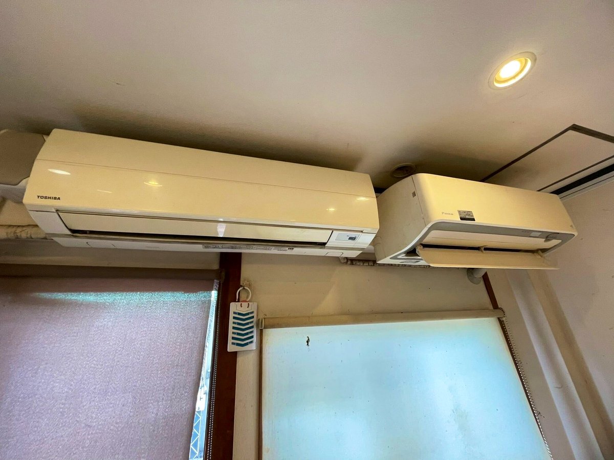 sanko_flex's tweet photo. 【エアコンクリーニング】
夏本番という暑さになってきましたが、みなさま熱中症にはくれぐれもお気をつけください🥵

エアコンを本格使用する前にクリーニングをすることで、カビやホコリの発生を抑え、快適に過ごすことができます🧼✨

エアコンのお掃除もぜひサンコーフレックスにお任せください💪 https://t.co/PzXAf9lxAf