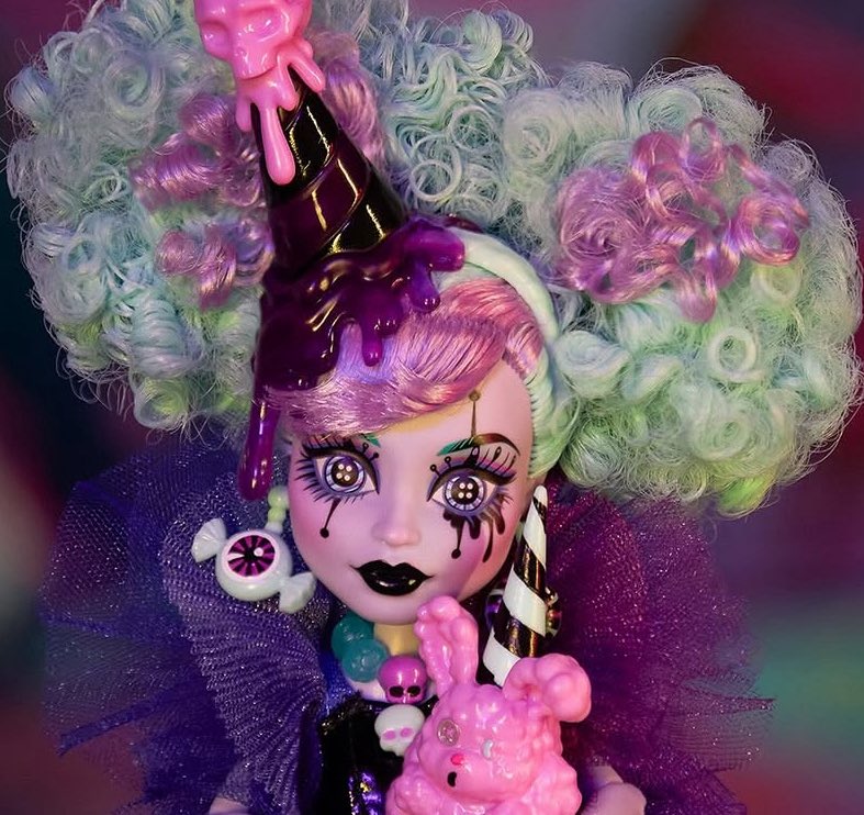 Piptapopp's tweet image. I know I’m late but BUTTON EYED TWYLA!!! 🗣️🗣️🗣️