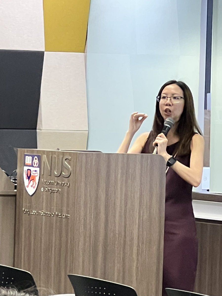 emu_nus's tweet photo. A talk by Ms Lee Shuying, from the Microscopy Cluster, on the different modes of LM that can be correlated with EM. We also thank Yang Haonjng from NTU, on presenting his research data. https://t.co/xAzzueIVDL