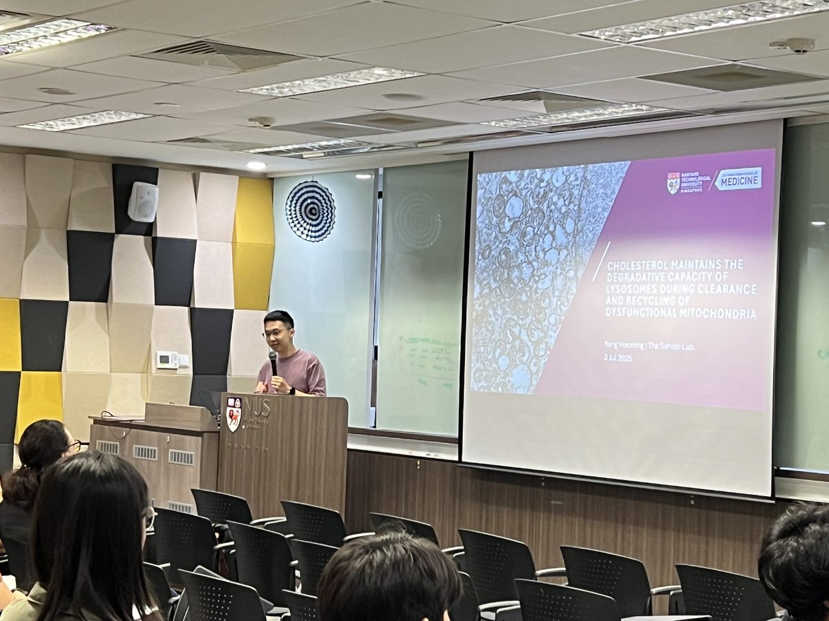 emu_nus's tweet photo. A talk by Ms Lee Shuying, from the Microscopy Cluster, on the different modes of LM that can be correlated with EM. We also thank Yang Haonjng from NTU, on presenting his research data. https://t.co/xAzzueIVDL