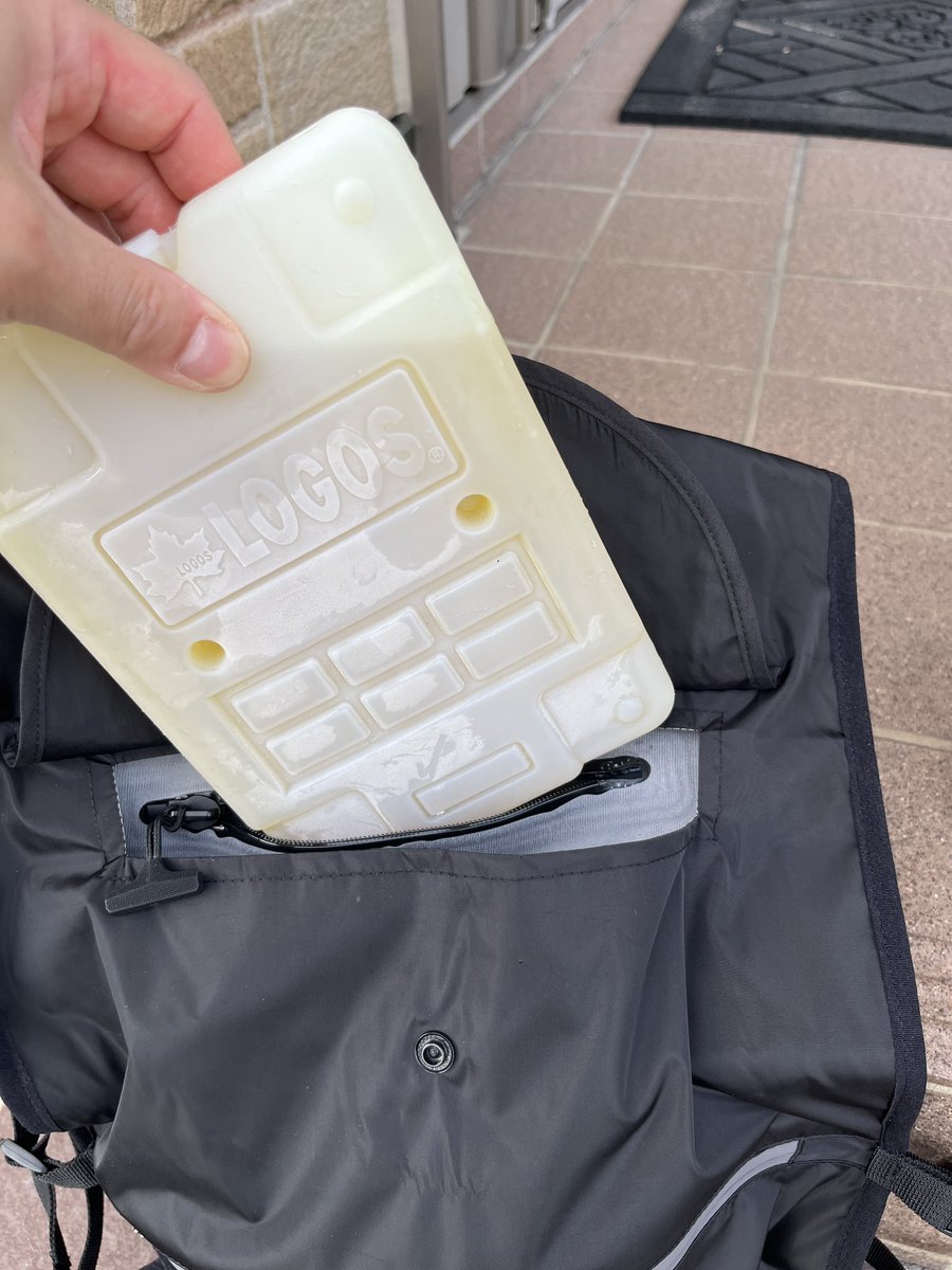 Ketupuririn's tweet photo. 水冷服の追加情報
予備保冷剤は複数ないと使えない。
※体温でぬるま湯状態に

自宅洗車で使うならいいが外出先で使うなら予備保冷剤を持ち歩く必要ありだが現実的ではない。

ポタ電+車載冷蔵庫（ポタ冷蔵庫）に保冷剤入れておくとか出来ればいいと思う。
#洗車
#夏洗車
#夏
#暑さ対策
#水冷服 https://t.co/kXRzg5hCTa