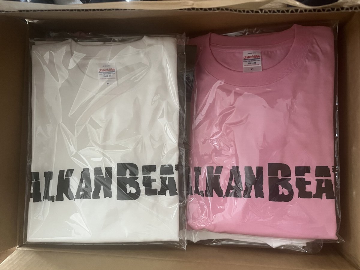 BALKANBEATS オフィシャルLOGO teeを何年ぶりかに復刻です。
シンプルis ベスト！
黒、白、カーキ、ピンクと4色！
欲しい方コメ、dmでも通販対応しますので是非！