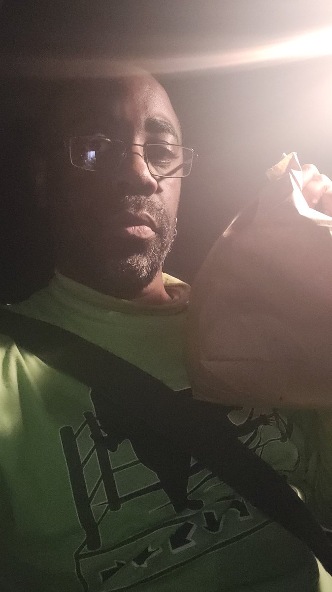 TEMPHUiBIS's tweet image. After a fucking horrible day, I'm gonna eat McDonald's at 3am lol. I think this is the latest I've gone and there was still a queue