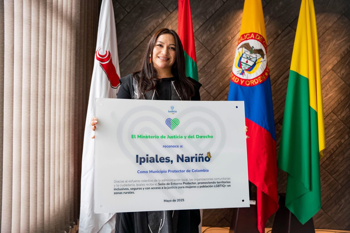 paulocesarpaz's tweet photo. La gestora social del municipio de Ipiales Viviana Guerrero, fue nombrada embajadora de la Organización de Ciudades Sostenibles

El reconocimiento se hizo oficial durante el Foro Global de Ciudades Sostenibles, celebrado en París, Francia @IpialesAlcaldia @amilcaripiales https://t.co/kbSYnGNr01