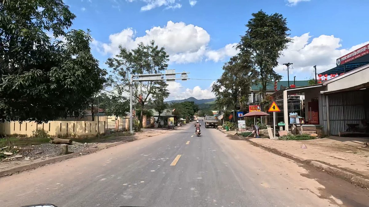 Boss1881's tweet photo. Come ride along the infamous Hamburger Hill 🇻🇳 The Meat Grinder in A Lưới
https://t.co/kpdxWfkbOX
Where valor fell & Consumed the Brave
#Vietnam #Travel #RenOverSea #Motovlog #Adventure #Documentary #TravelVlog #HoChiMinhTrail #TravelVietnam #QL14 #History #aLuoi #HamburgerHill https://t.co/0vSFgzVIvt