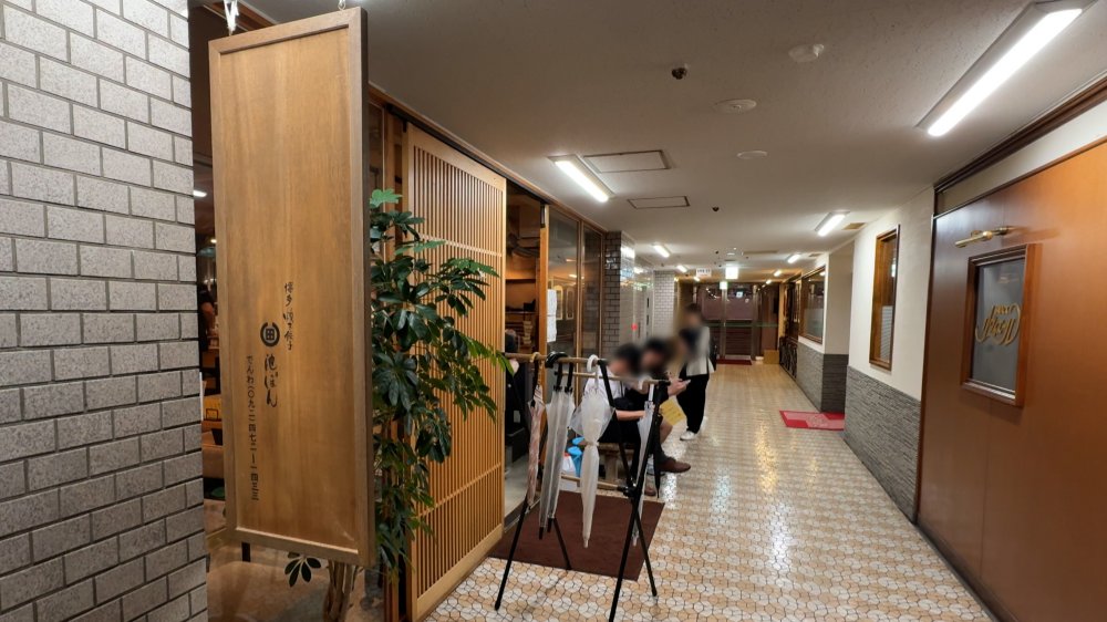 moukaru3's tweet photo. 博多駅東【博多炊き餃子・池ぽん】 創業店発祥“炊き餃子”は鶏ガラ×豚骨スープが染みる逸品。
ランチ限定特選肩ロース牛丼は行列必至！
夜は同じ肩ロース＆秘伝ダレの肉豆腐も。昼夜問わず美味しい料理が味わえるお店✨
 #博多グルメ #炊き餃子
https://t.co/y0vwdrHe0p https://t.co/Yg0SIe8UCJ