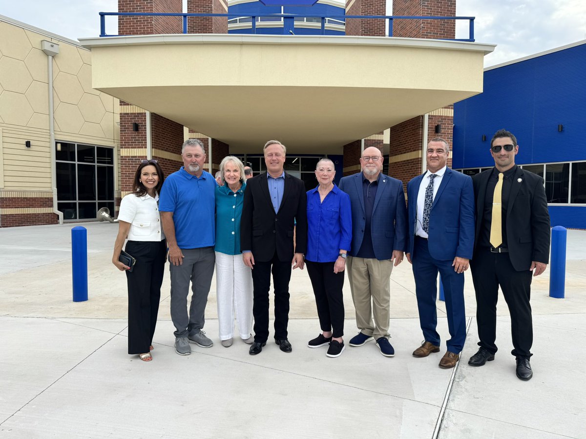 DavidReidJr's tweet image. Thank you to our federal, state and city elected officials for joining the open house for the new CHS main building.