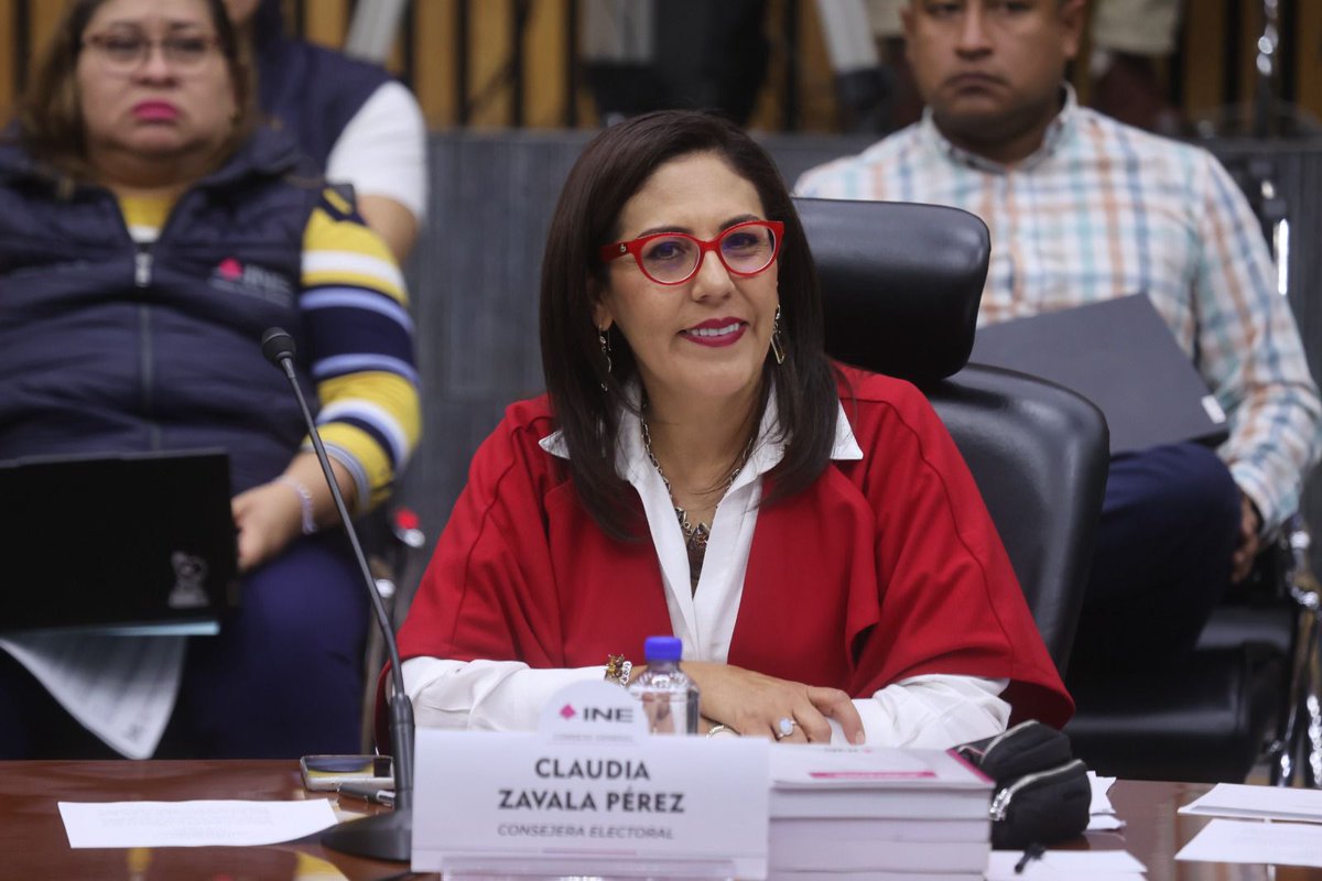 📸 de la Sesión Extraordinaria del Consejo General del <a href="/INEMexico/">@INEMexico</a> de hoy.