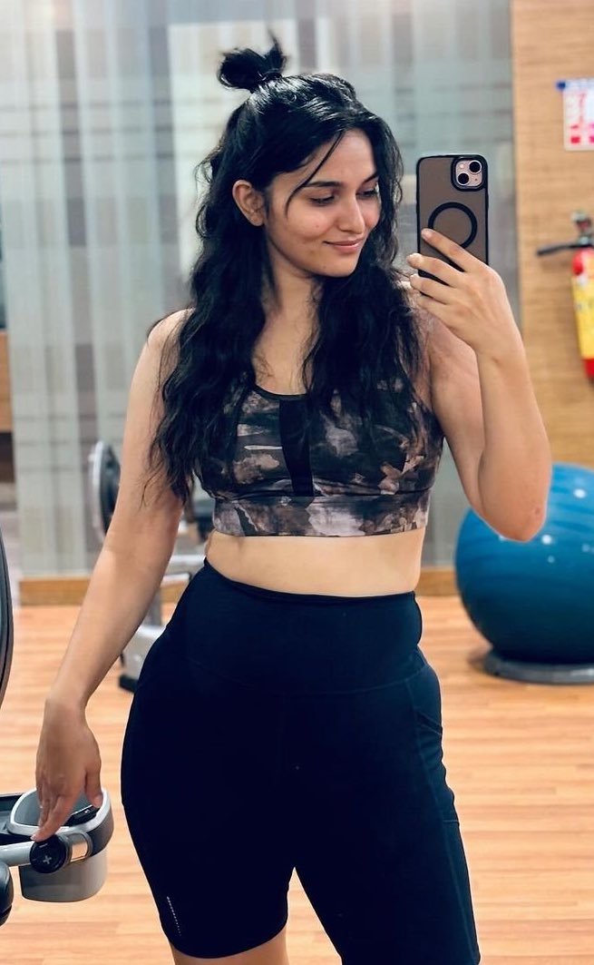 anjanasammu's tweet image. Stay fit and strong 🖤🫶🏻😍
Happy Thursday 🖤 #KayaduLohar