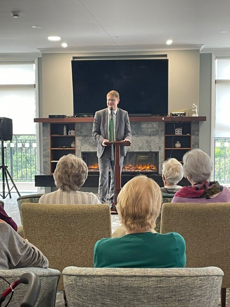 LMeredithEU's tweet image. Fantastic to meet Crofton Downs Village residentsโloved the EUโNZ quiz and hearing about strong family ties with Europe ๐ณ๐ฟ๐. Our shared values & deepening partnership deliver real results: EUโNZ FTA saw Kiwi exports up 28% in year one! #StrongerTogether