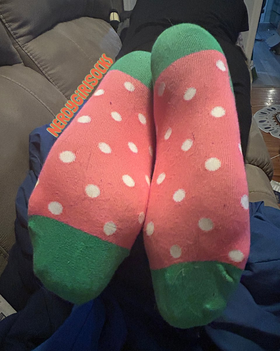 NerdyGirlSocks's tweet photo. Some shots of these cute new watermelon socks and some bare soles for you guys. ๐
1/2
#socks #sockfun #sockprincess
#barefoot #barefootqueen #pinksocks #socksoftheday #anklesocks #explore #explorepage #fypage #fypใท https://t.co/0OeYoDVRjr